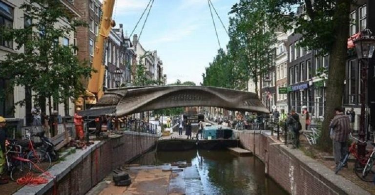 Vous voulez un grand projet d’impression 3D ?  Essayez un pont en acier à Amsterdam