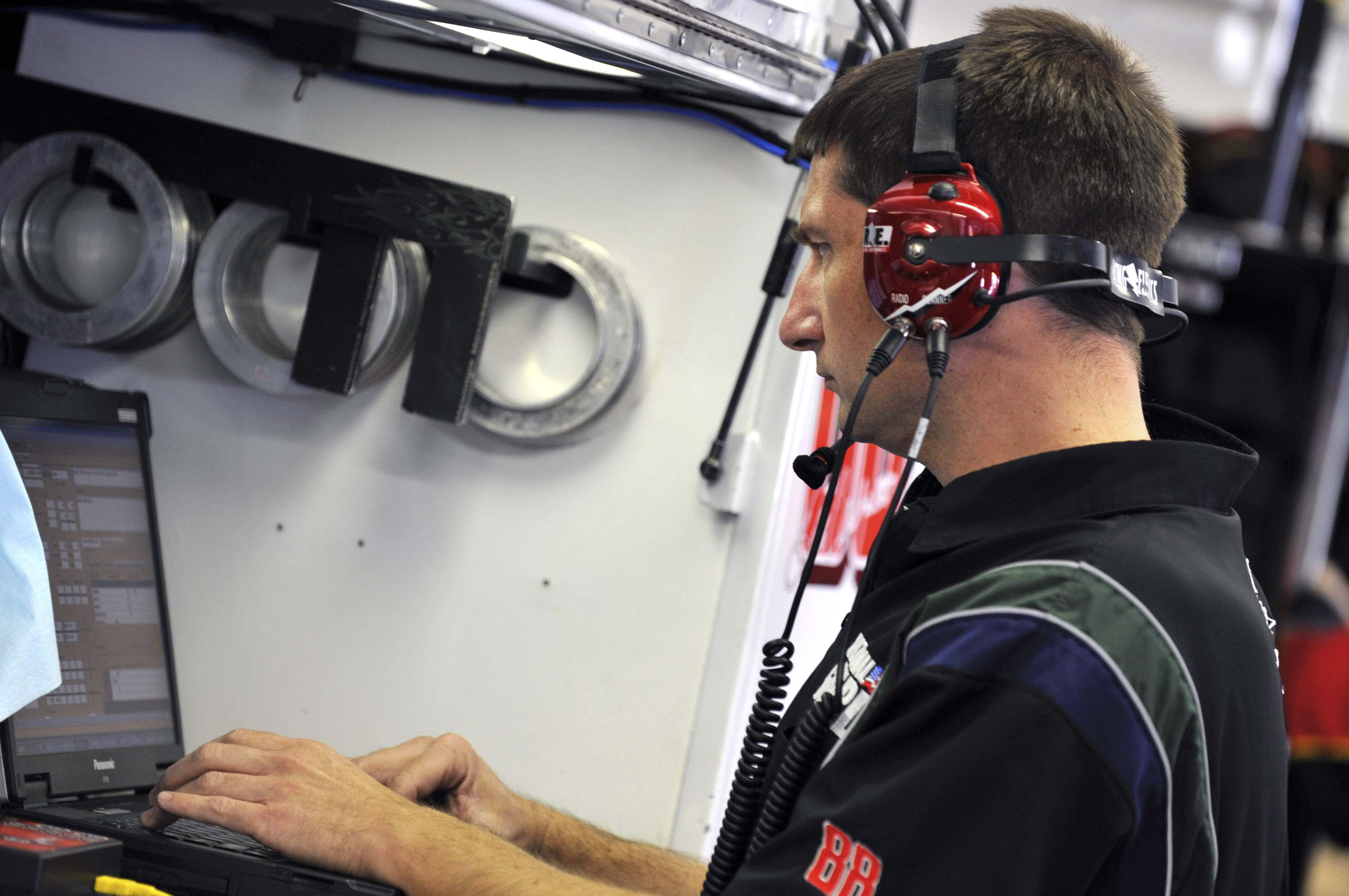 Ingénieur HA Mergen au Michigan International Speedway en 2009 (3) - Avec la permission de Hendrick Motorsports.jpg