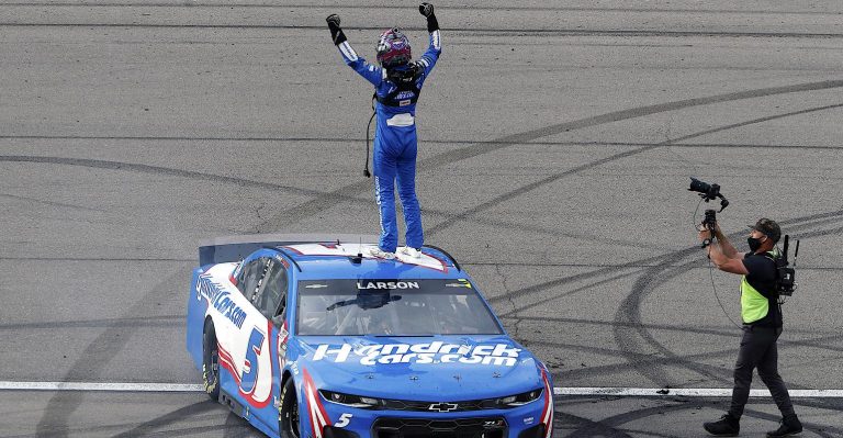 Kyle Larson gagne au Las Vegas Motor Speedway en 2021 (2) - Avec l'aimable autorisation de Hendrick Motorsports.jpg