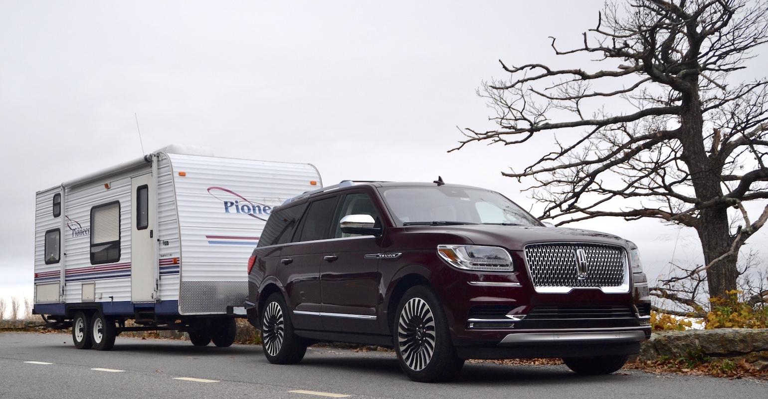 Lincoln Navigator avec remorque lede.jpeg