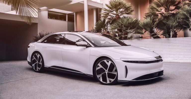 Lucid Air fait ses débuts avec une autonomie de 500 milles et une recharge de voiture à voiture