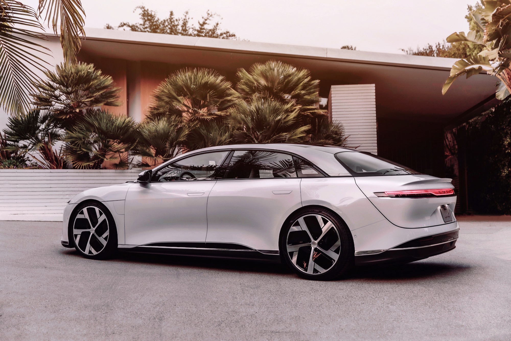 Lucid Air côté.jpg