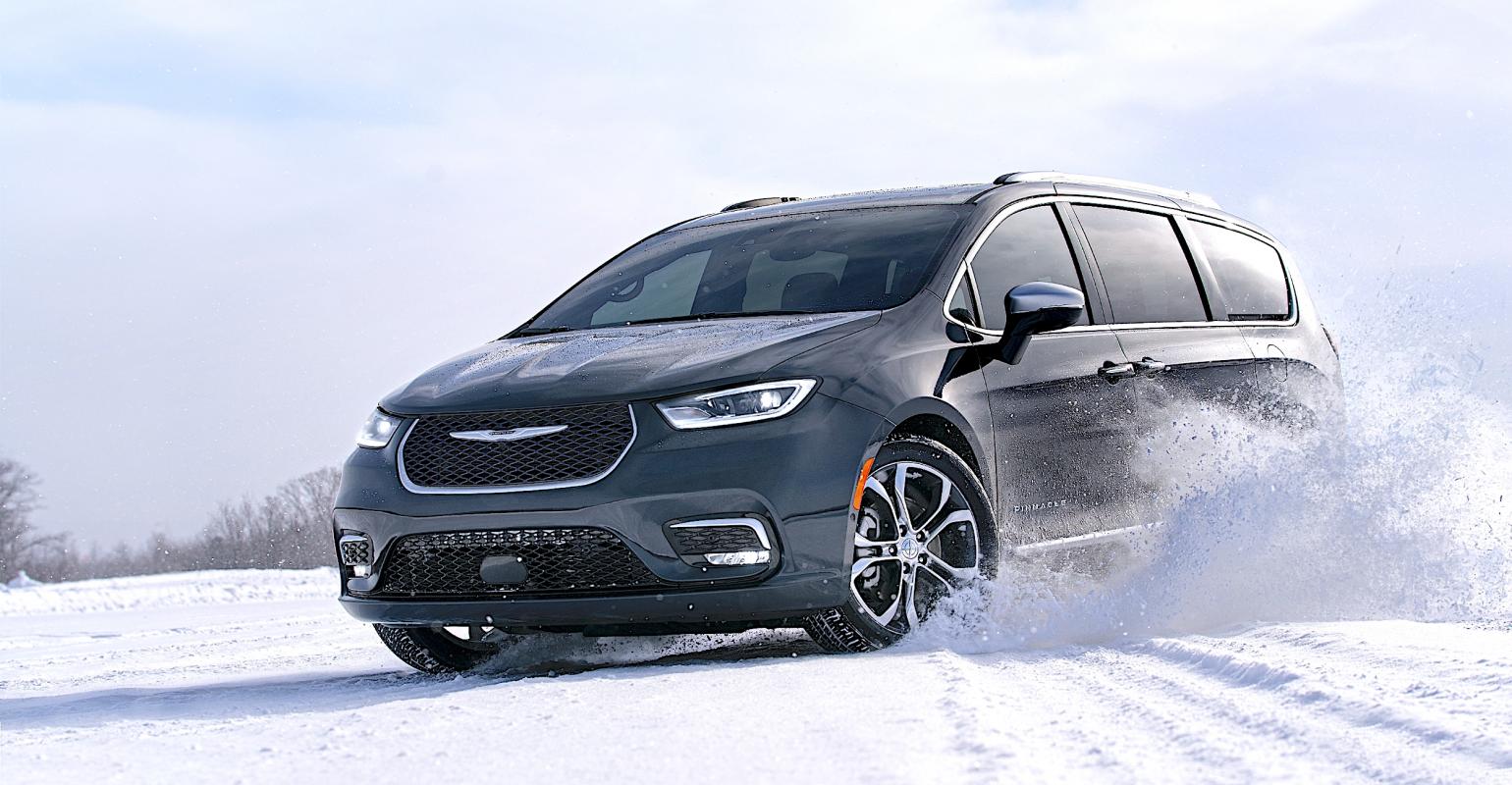 Chrysler Pacifica Pinnacle AWD 2021.jpg