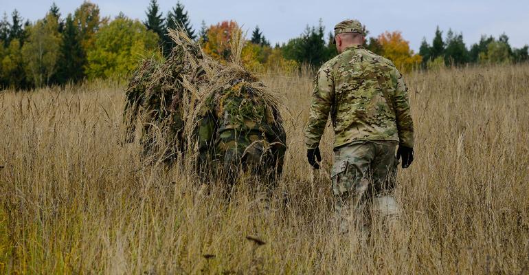 soldats en tenue de camouflage