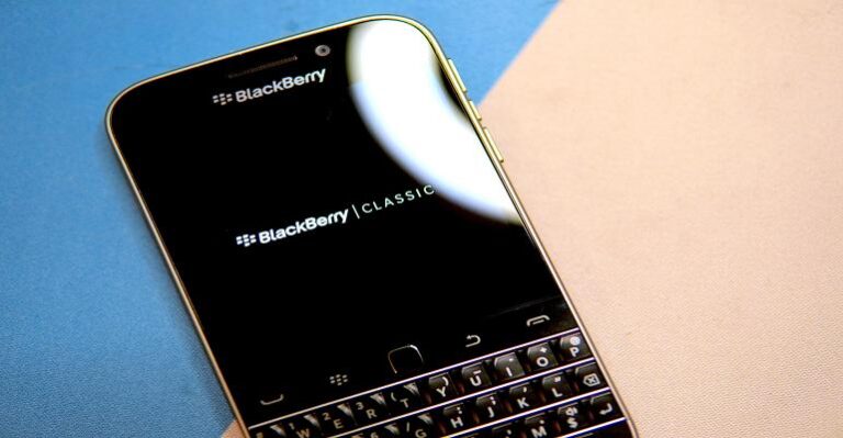 BlackBerry met fin aux smartphones classiques