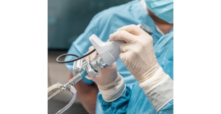 AF_Surgeon_hand_web.jpg