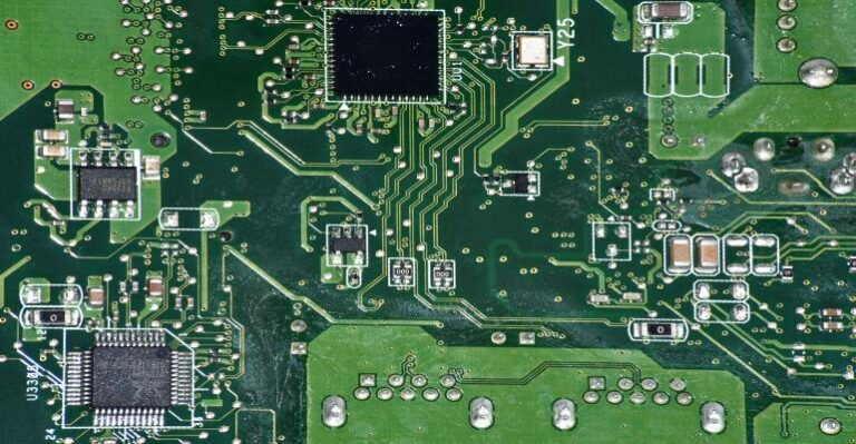 Voici un cours gratuit sur les fondamentaux du STM32MP1