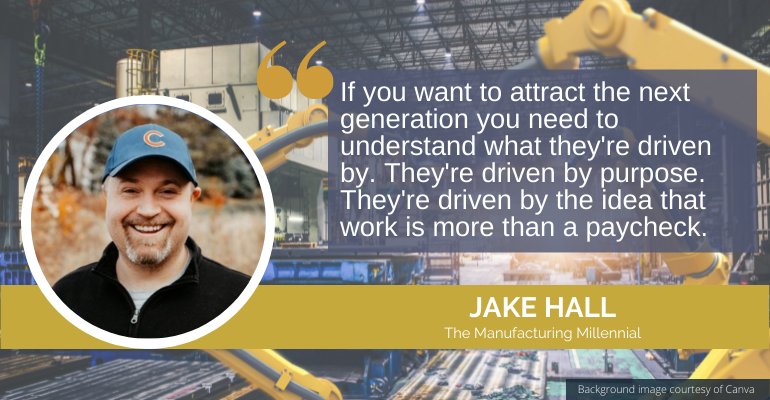 Jake Hall, The Manufacturing Millennial, avec une usine de fabrication en arrière-plan