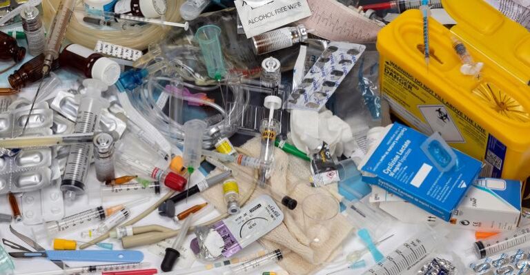 Le problème des plastiques médicaux et comment y remédier